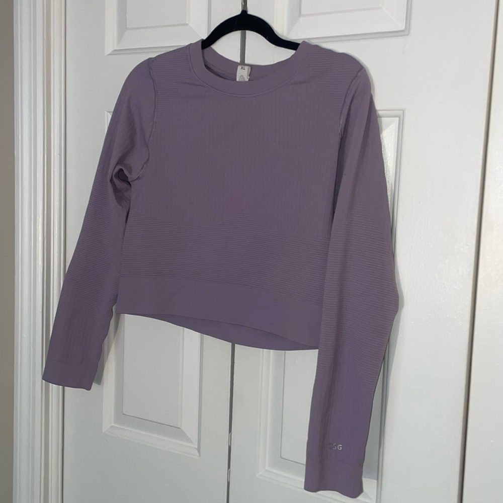 Light purple athletic crop top